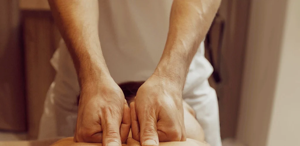 Deep tissue Mobile massage in New Milton on a persons back.