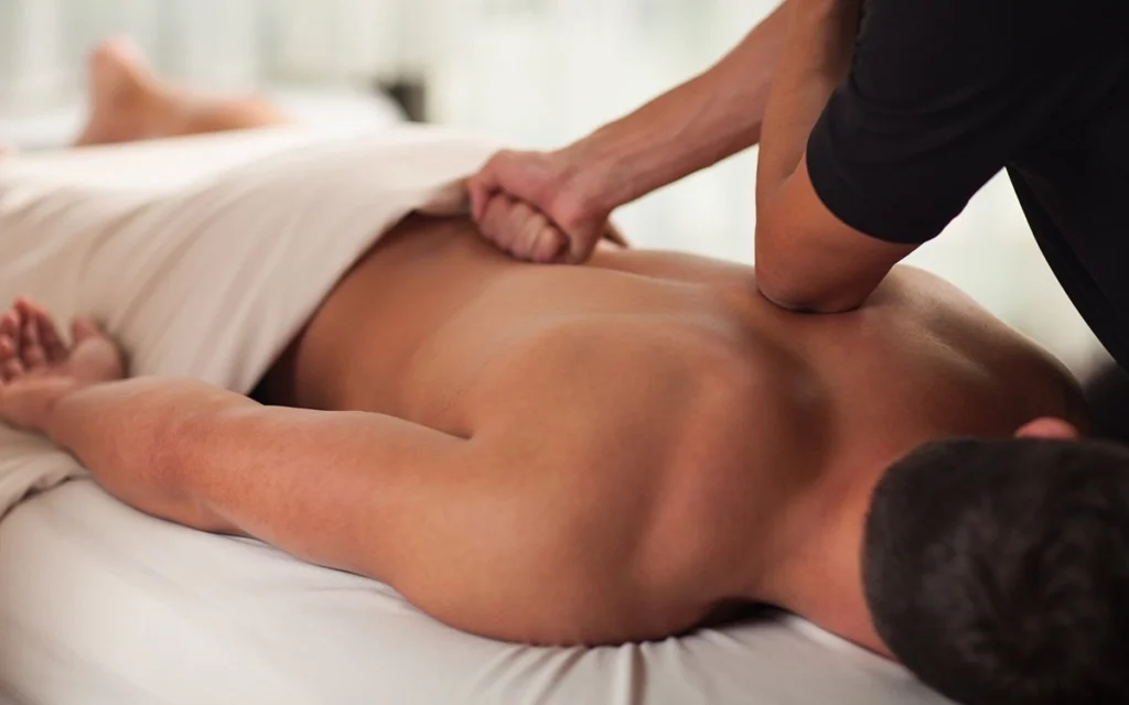 Deep tissue by a mobile massage therapist at home
